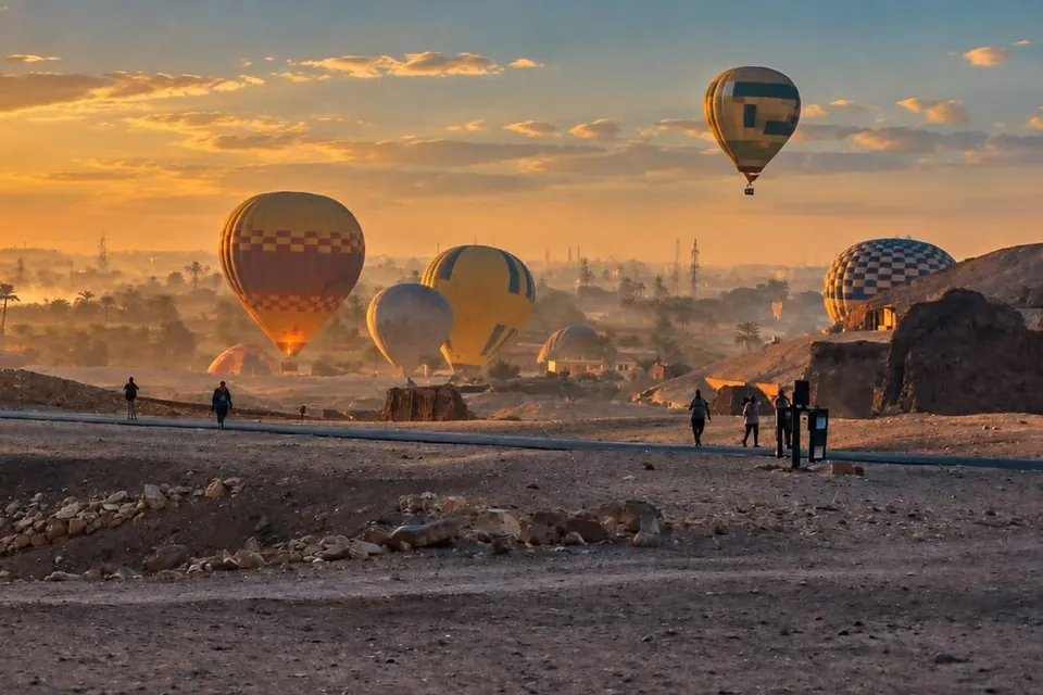 Luxor Hot Air Balloon at Sunrise